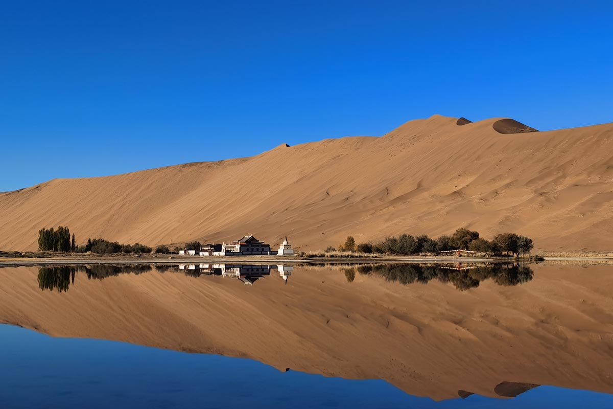 Badain Jaran Desert Hiking